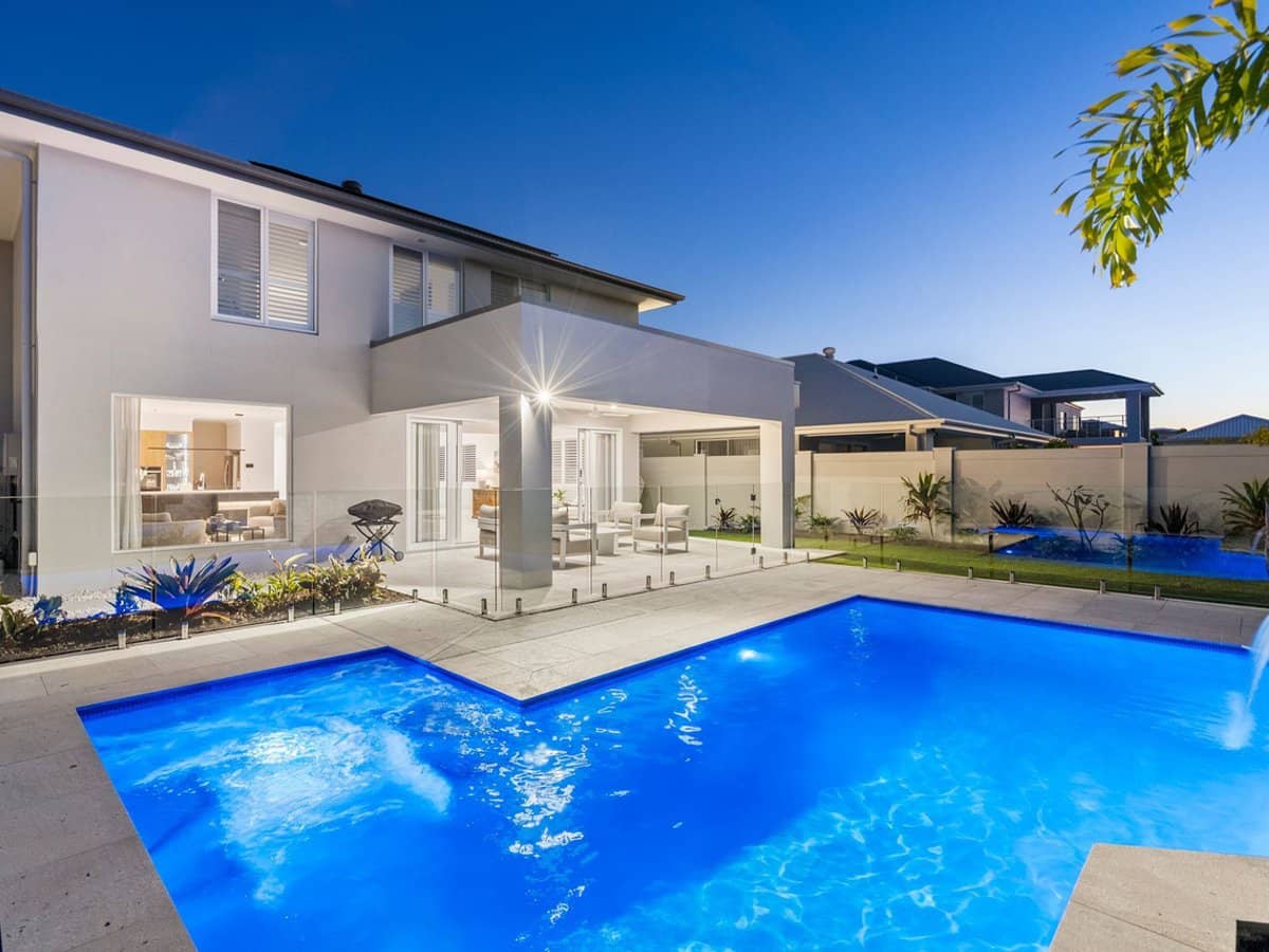 1919 Sunningdale Court, SANCTUARY COVE - Thumbnail 2