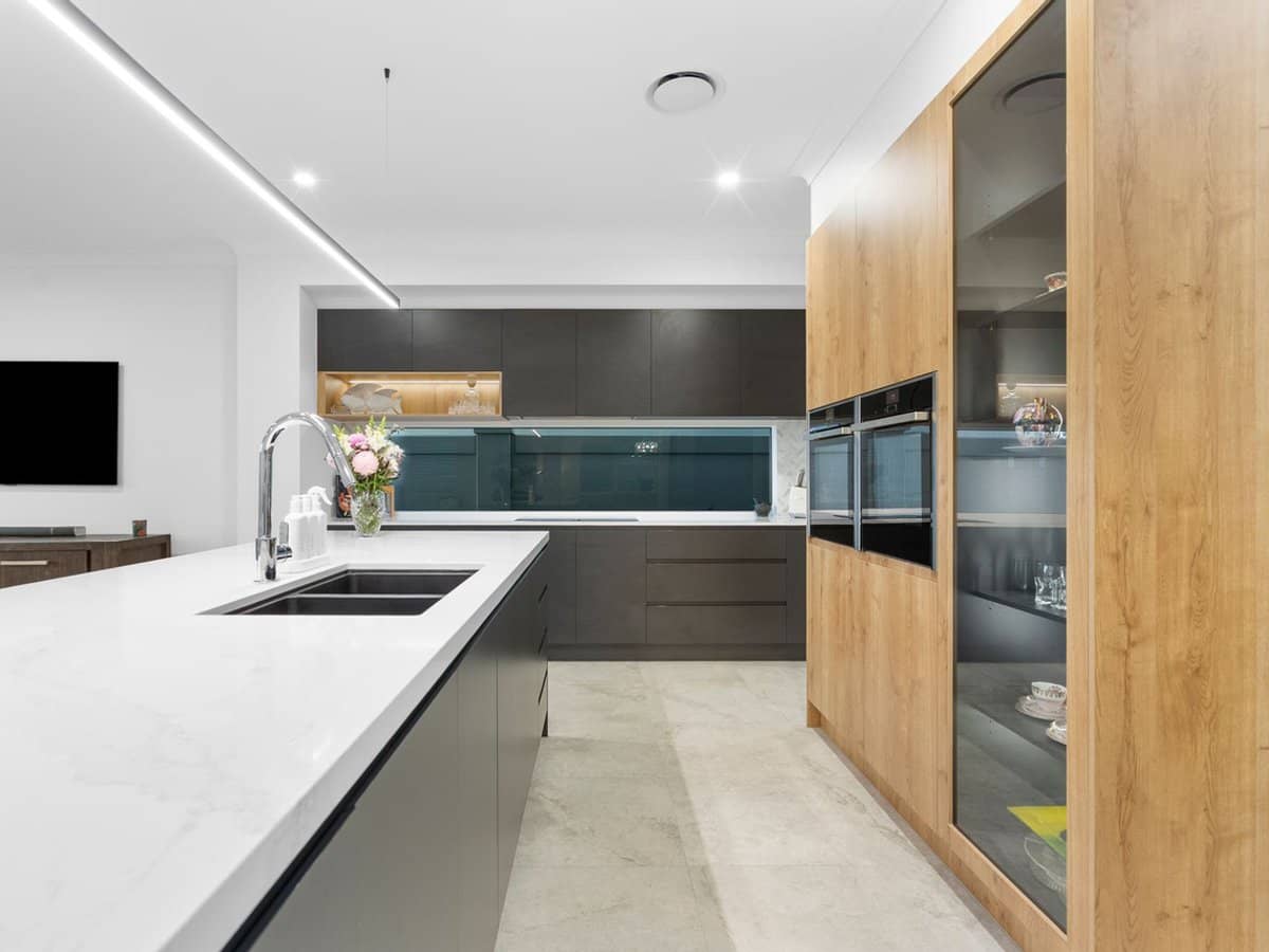 1919 Sunningdale Court, SANCTUARY COVE - Thumbnail 6