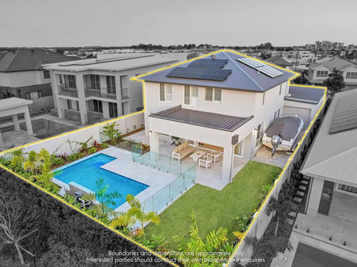 1919 Sunningdale Court, SANCTUARY COVE - Thumbnail 24