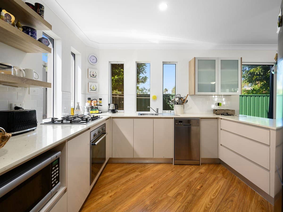 17 Thelma Avenue, BIGGERA WATERS - Thumbnail 3