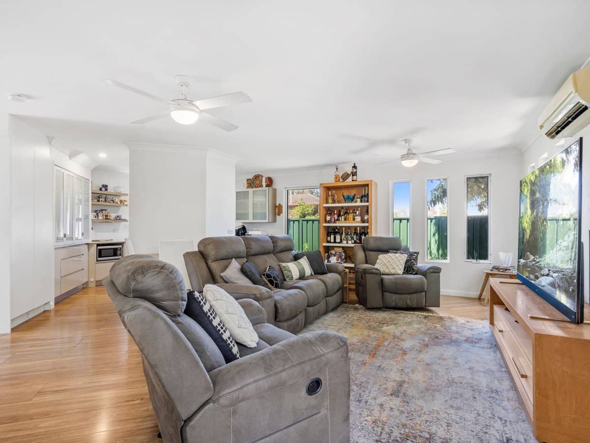 17 Thelma Avenue, BIGGERA WATERS - Thumbnail 5