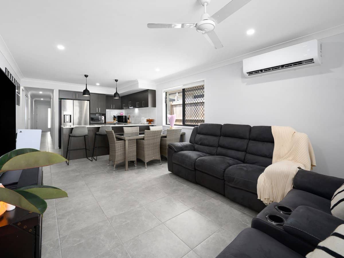 44 Talpa Street, COOMERA - Thumbnail 4