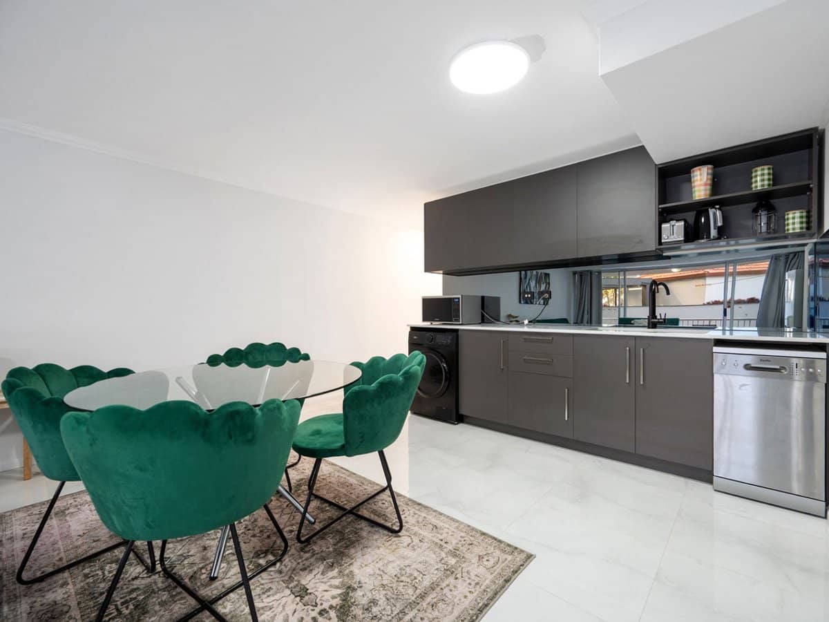 140-144 Ferny Avenue, Surfers Paradise - Thumbnail 2