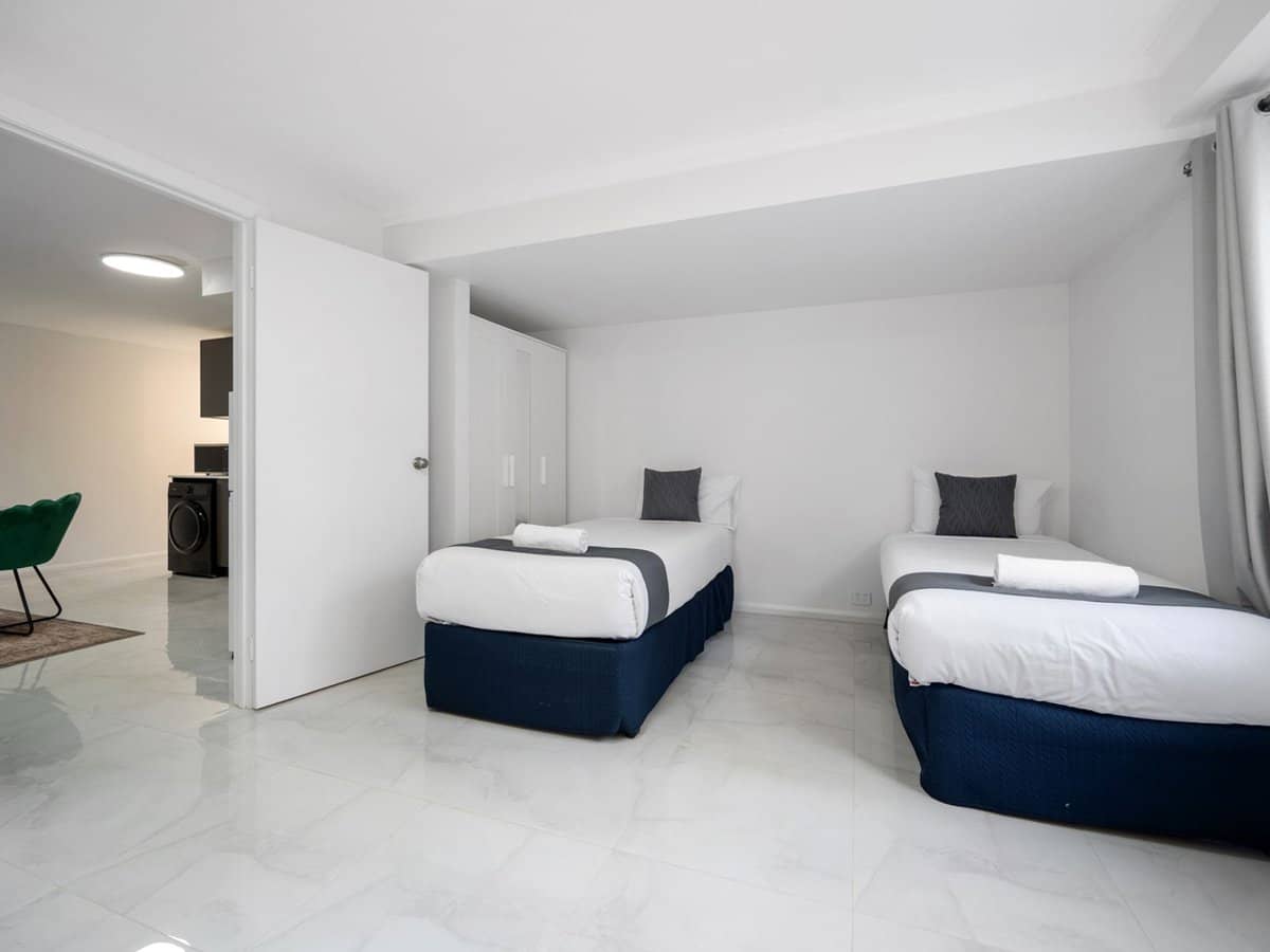 140-144 Ferny Avenue, Surfers Paradise - Thumbnail 11