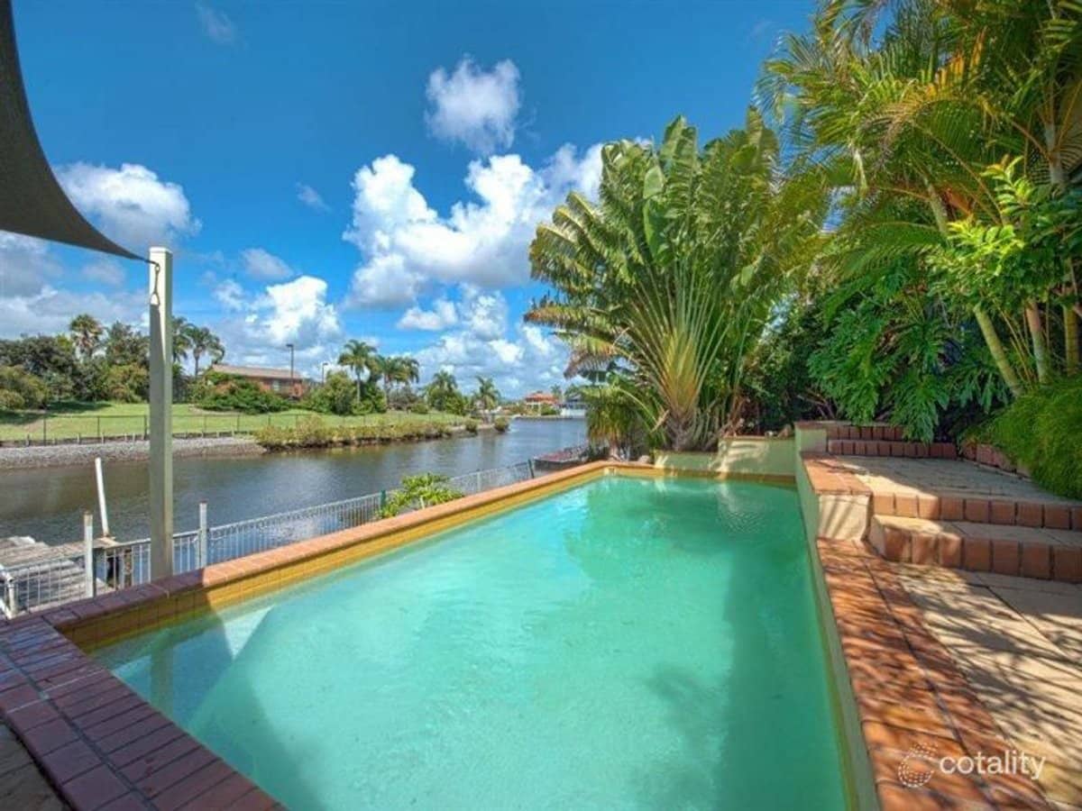 20 Peter Blondell Drive, MERMAID WATERS - Thumbnail 1