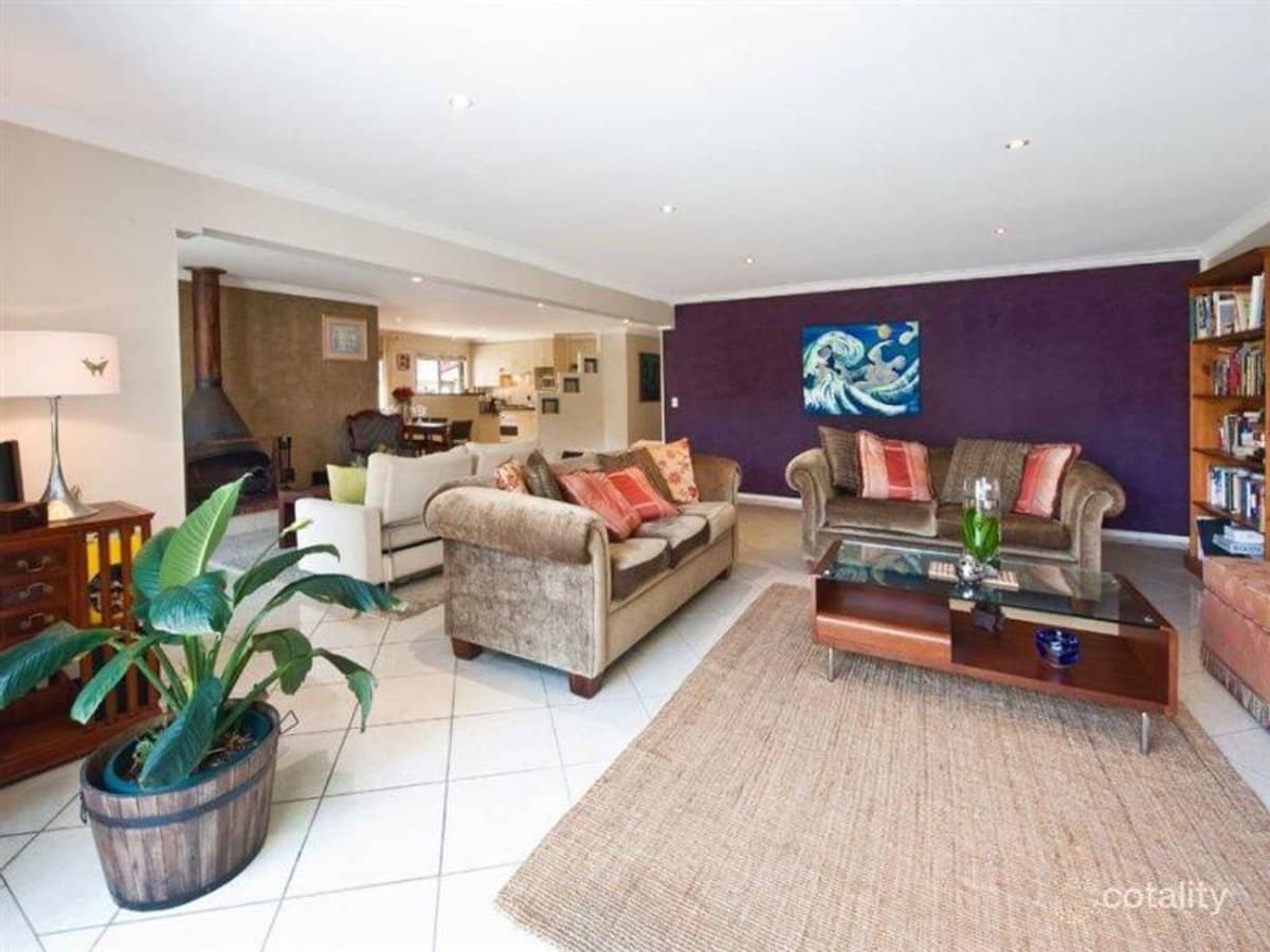 20 Peter Blondell Drive, MERMAID WATERS - Thumbnail 4