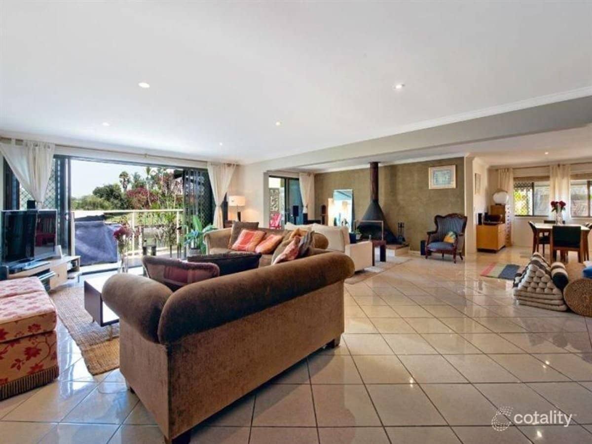 20 Peter Blondell Drive, MERMAID WATERS - Thumbnail 5