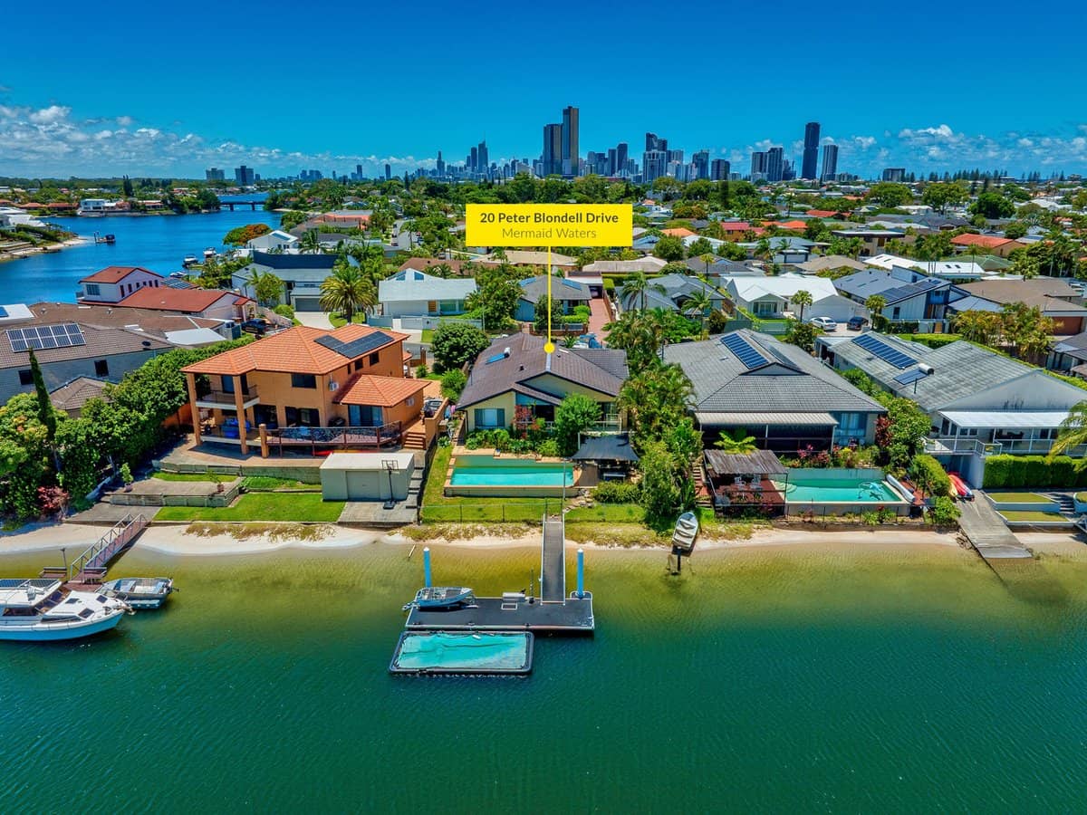 20 Peter Blondell Drive, MERMAID WATERS - Thumbnail 2