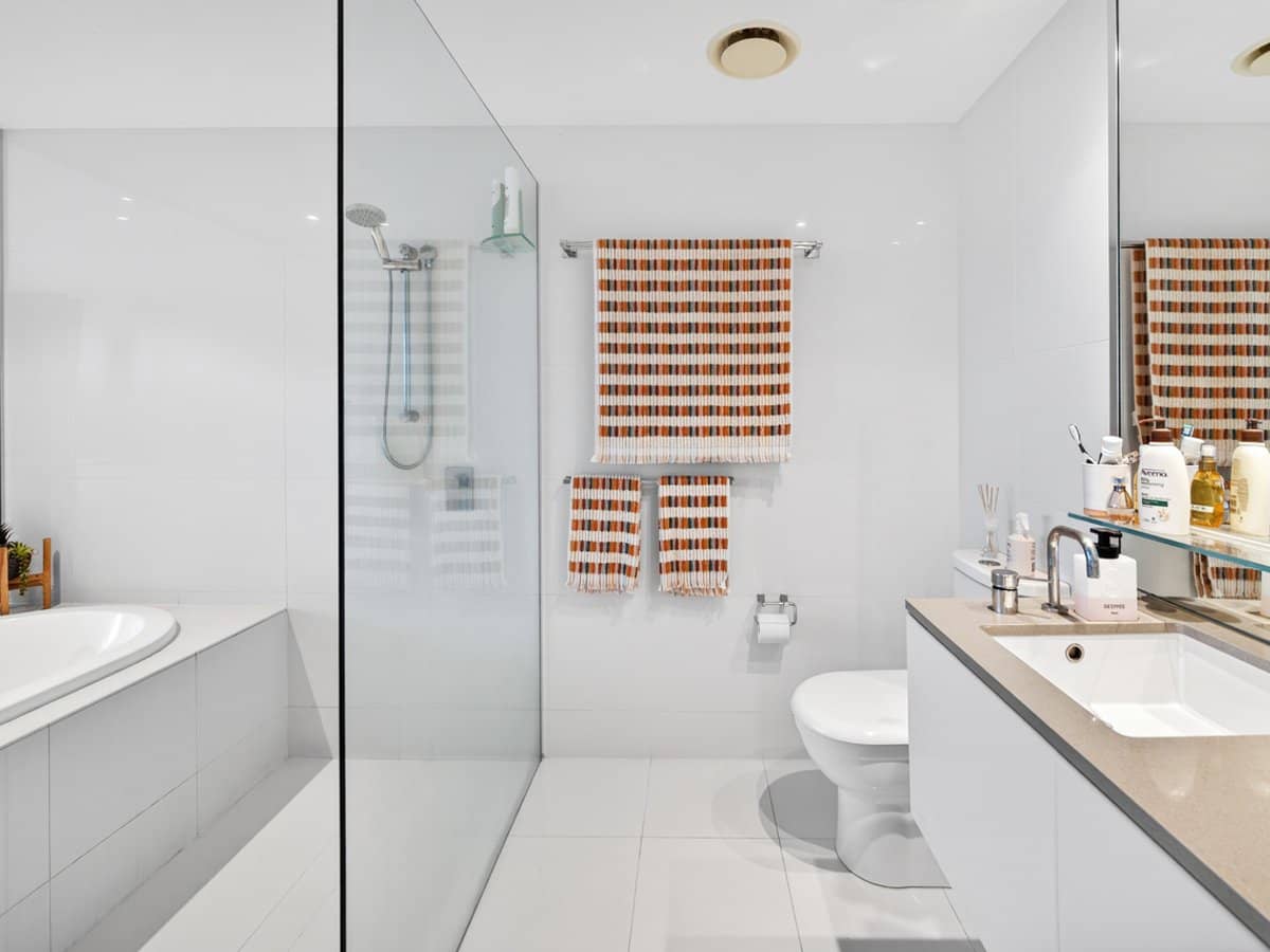 9 Ferny Avenue, Surfers Paradise - Thumbnail 17