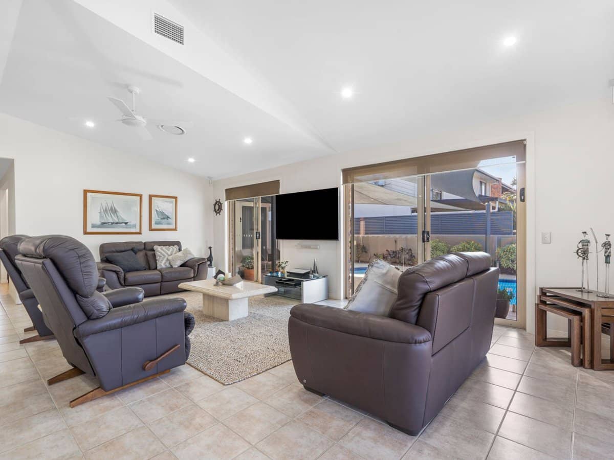 41 Tradewinds Avenue, Paradise Point - Thumbnail 11