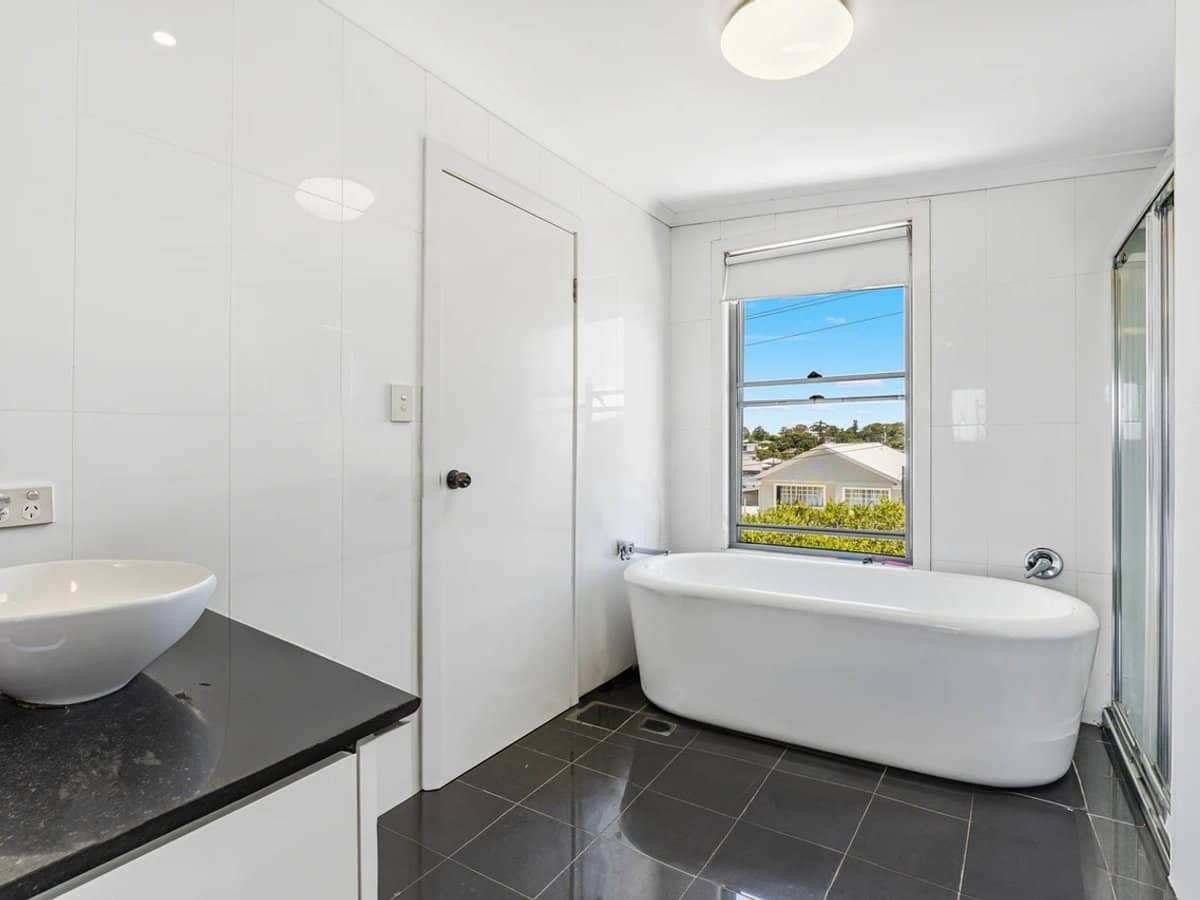 3 Fourth Avenue, LABRADOR - Thumbnail 3