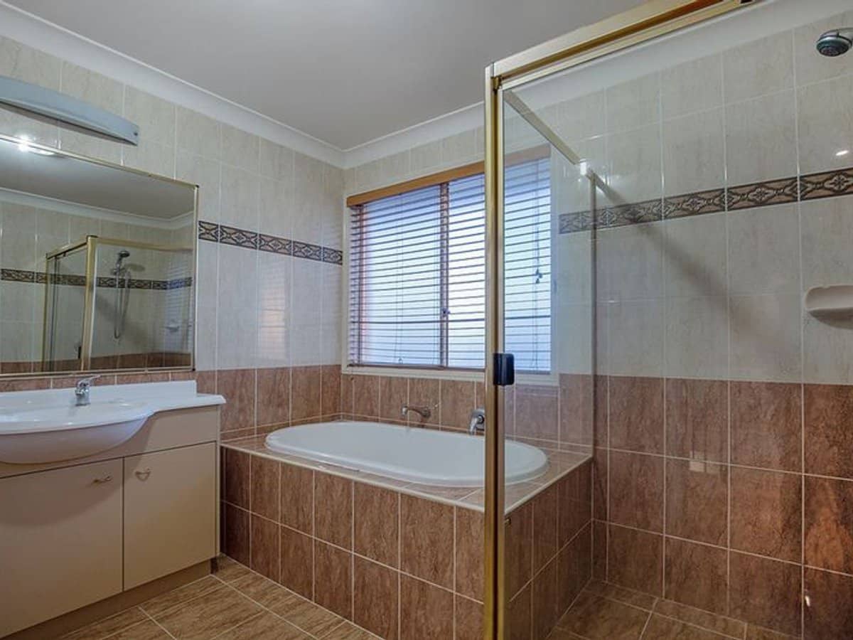 26 Sabrina Avenue, HELENSVALE - Thumbnail 7