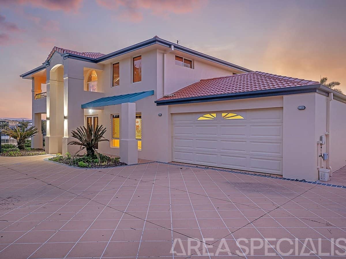 26 Sabrina Avenue, HELENSVALE - Thumbnail 2