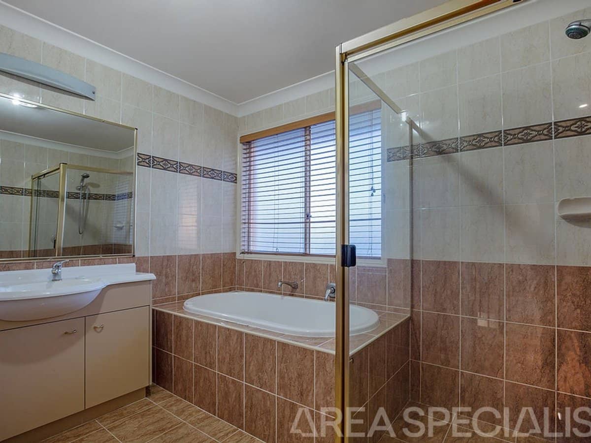 26 Sabrina Avenue, HELENSVALE - Thumbnail 23