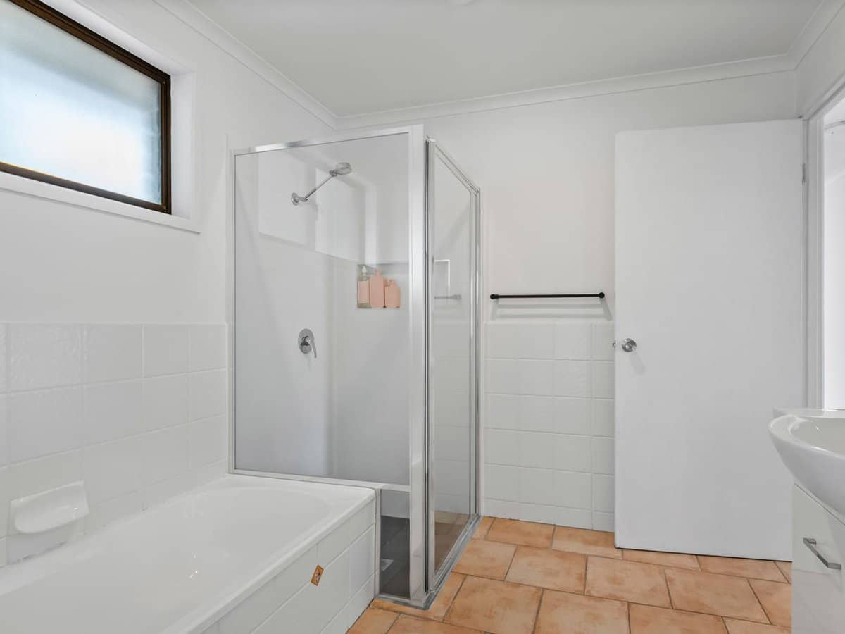 19 Whitian Drive, CARRARA - Thumbnail 17