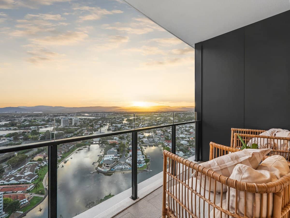 5 The Darling Avenue, BROADBEACH - Thumbnail 2