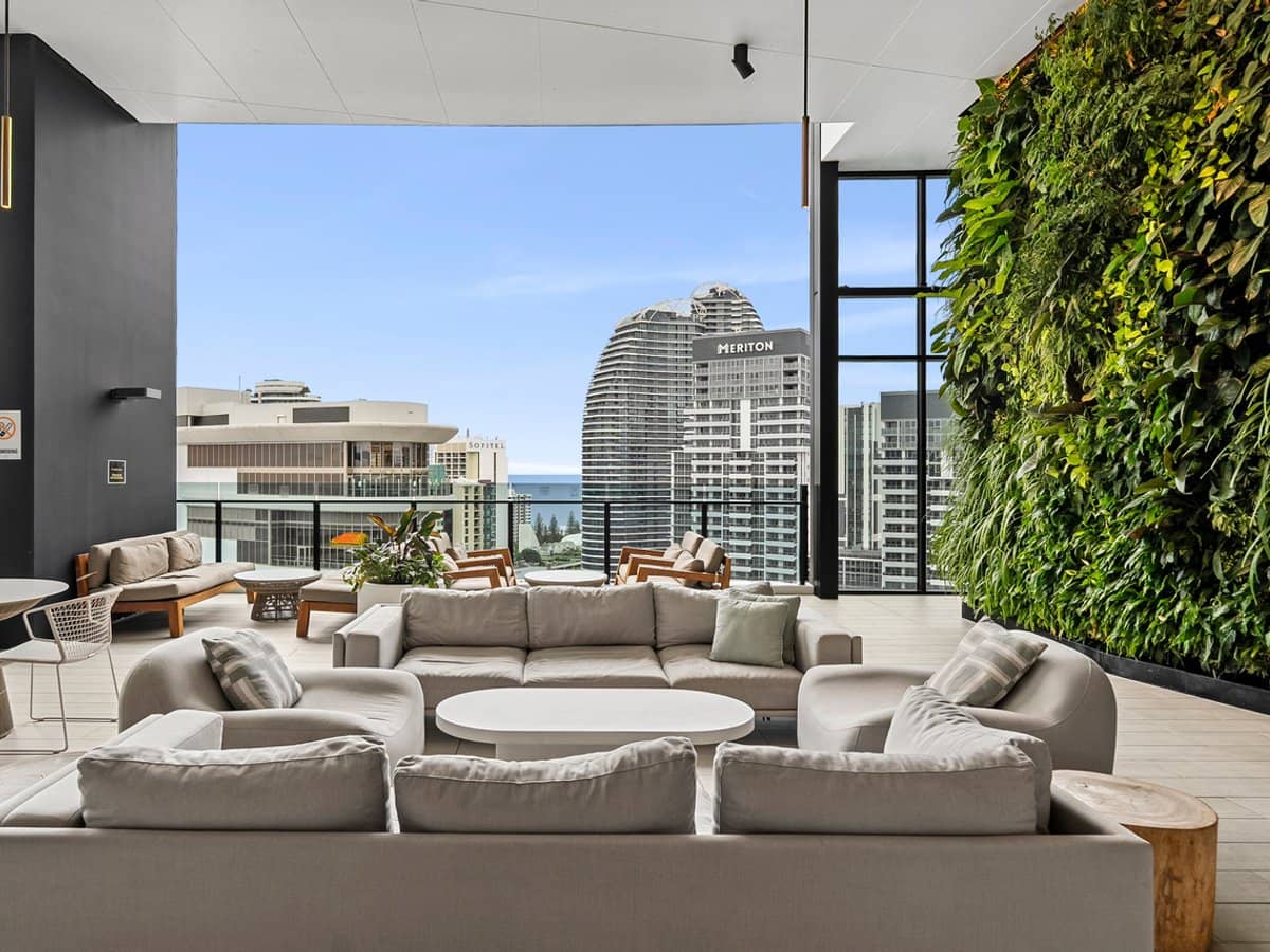 5 The Darling Avenue, BROADBEACH - Thumbnail 4