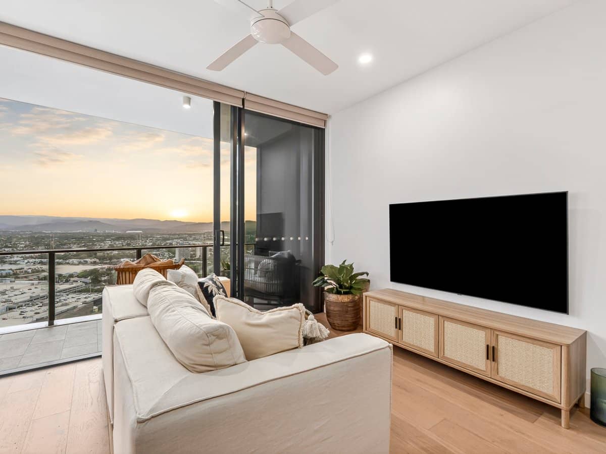 5 The Darling Avenue, BROADBEACH - Thumbnail 5