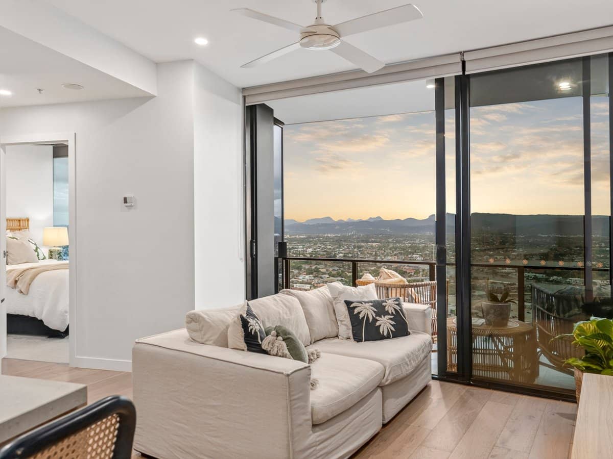 5 The Darling Avenue, BROADBEACH - Thumbnail 8