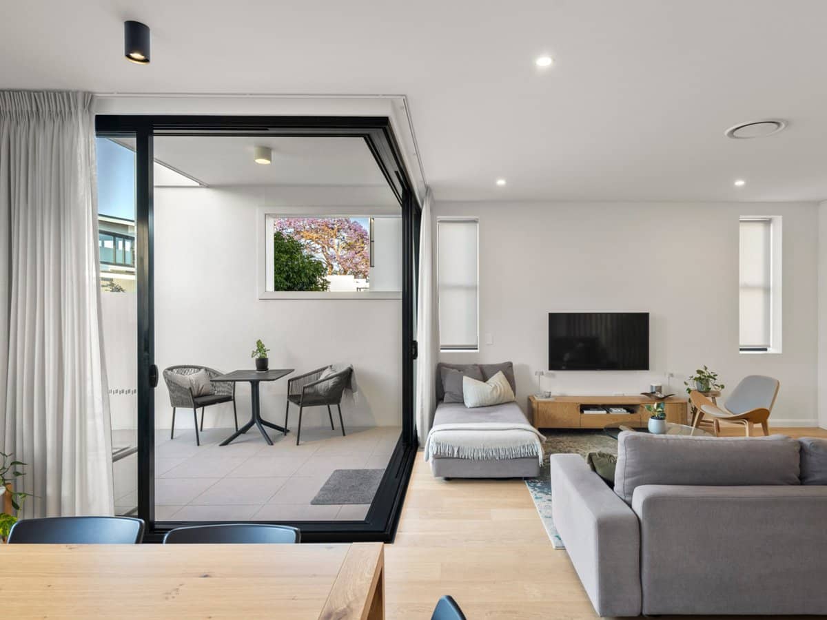 33 Oxford Terrace, TARINGA - Thumbnail 3