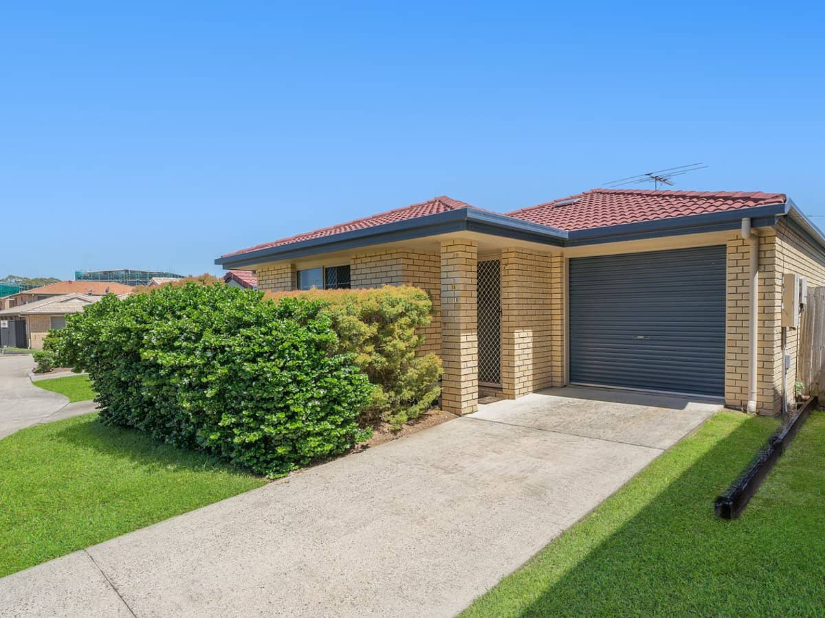 90 Webster Road, DECEPTION BAY - Thumbnail 1