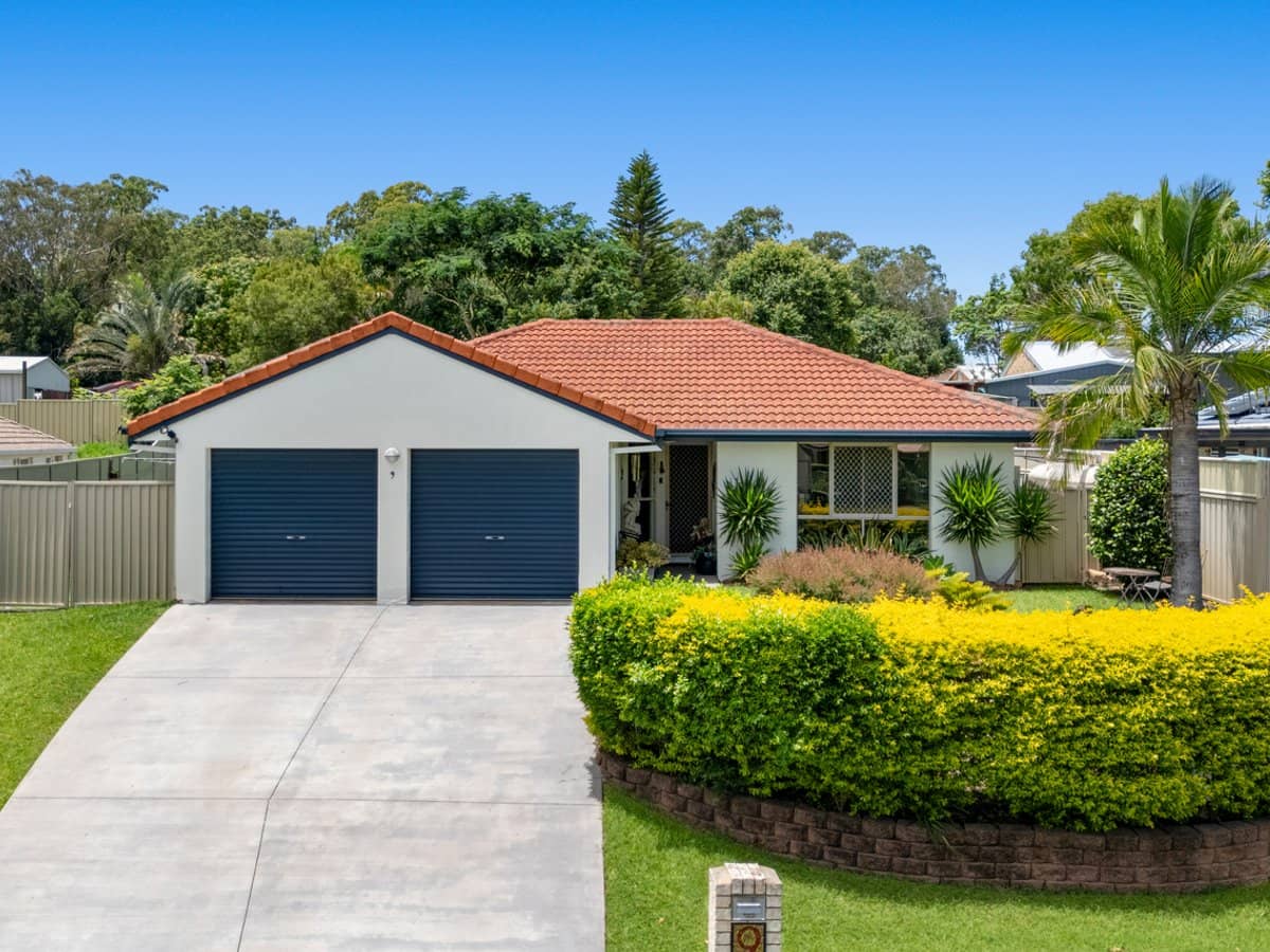 9 Cresthaven Drive, MORAYFIELD - Thumbnail 1