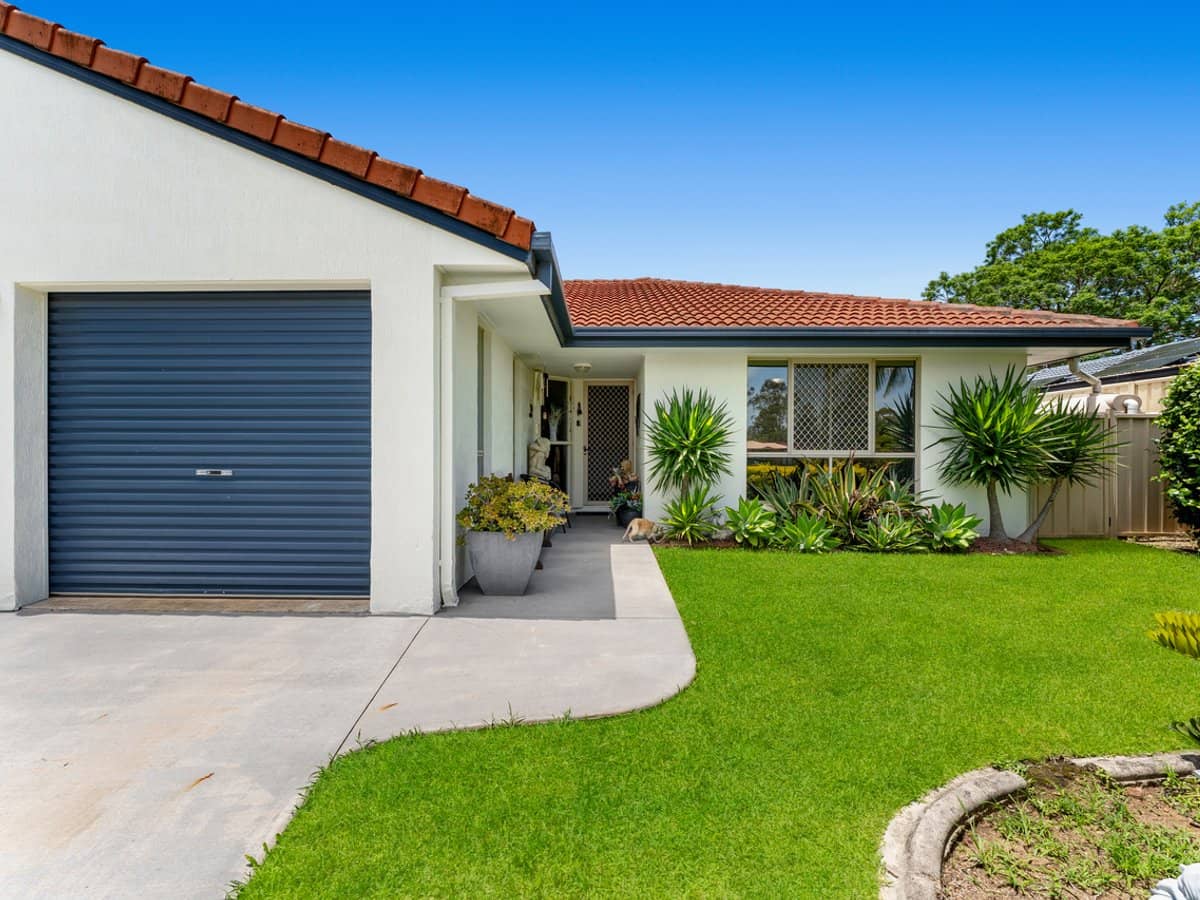 9 Cresthaven Drive, MORAYFIELD - Thumbnail 2