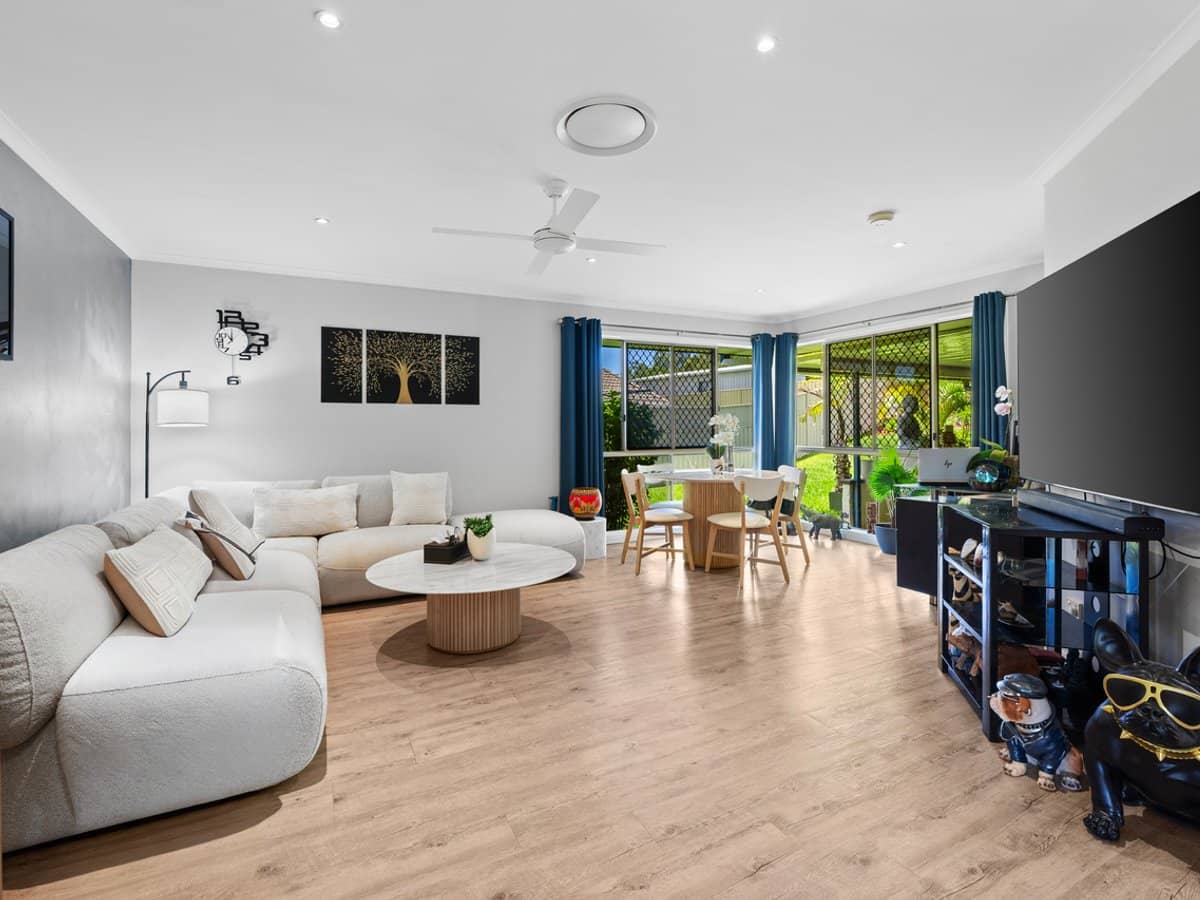 9 Cresthaven Drive, MORAYFIELD - Thumbnail 3