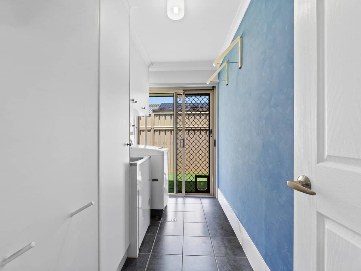 9 Cresthaven Drive, MORAYFIELD - Thumbnail 7