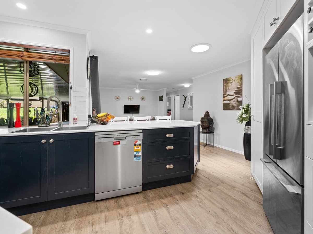 9 Cresthaven Drive, MORAYFIELD - Thumbnail 8