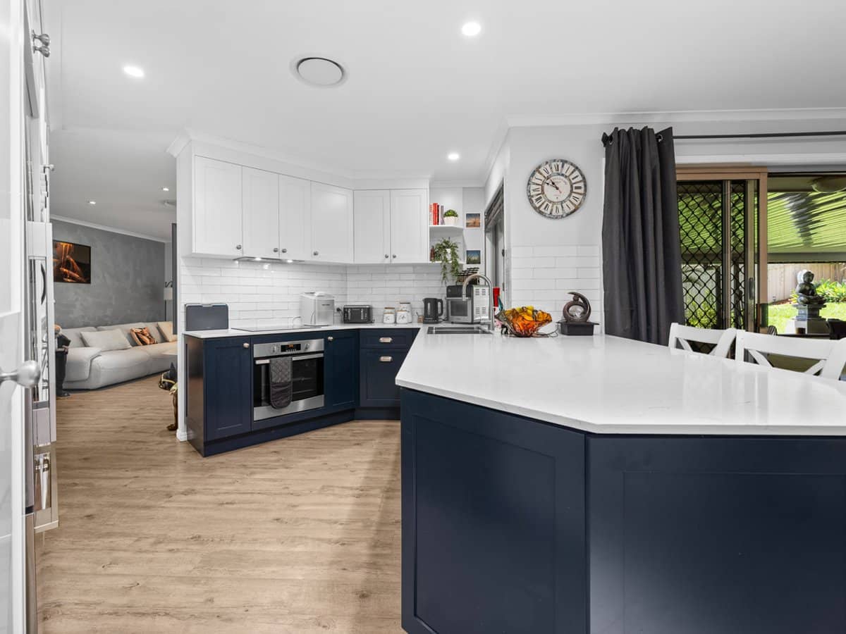 9 Cresthaven Drive, MORAYFIELD - Thumbnail 9