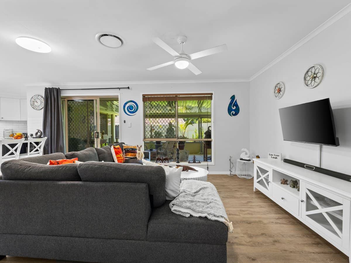 9 Cresthaven Drive, MORAYFIELD - Thumbnail 11