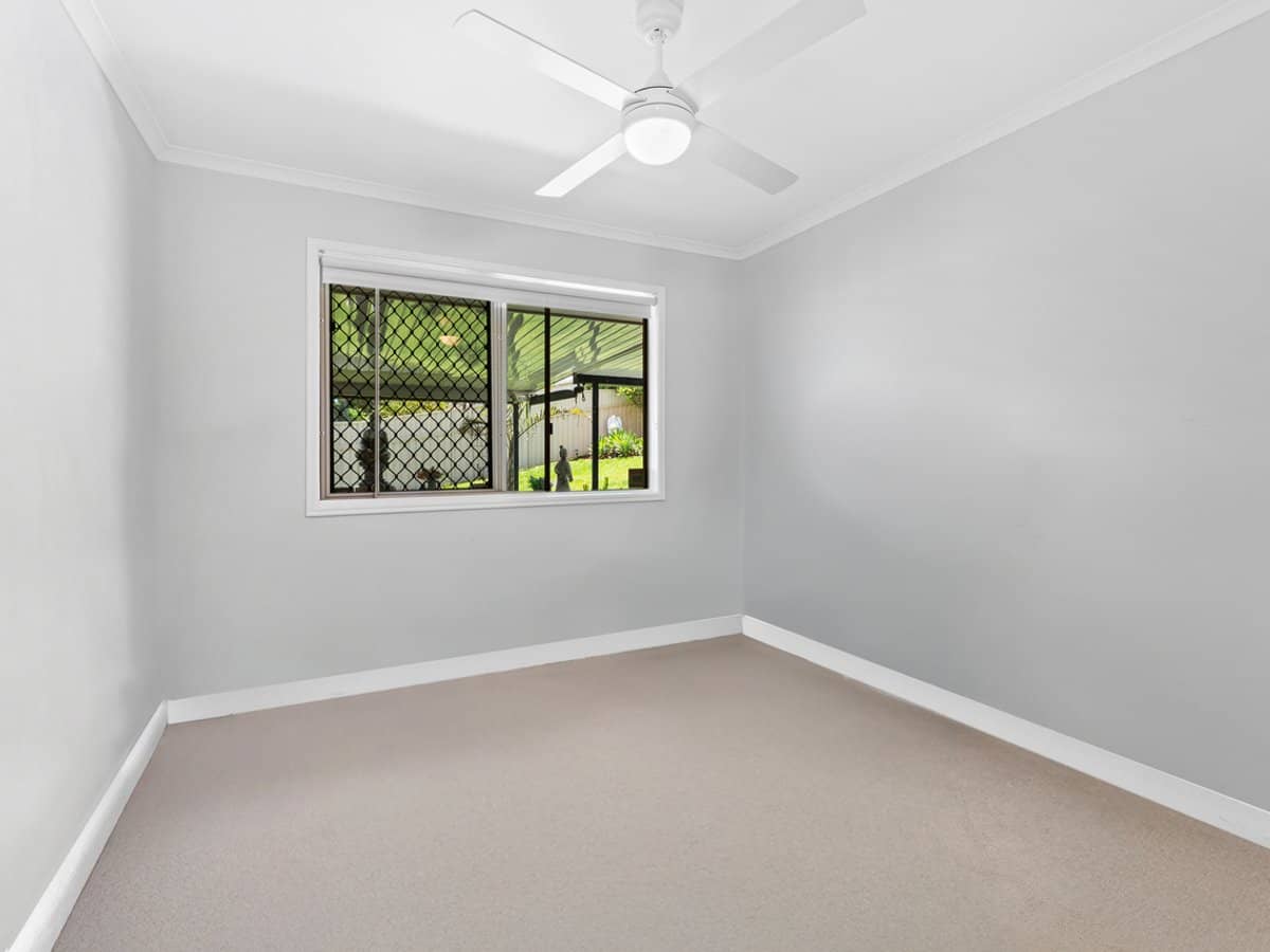 9 Cresthaven Drive, MORAYFIELD - Thumbnail 14
