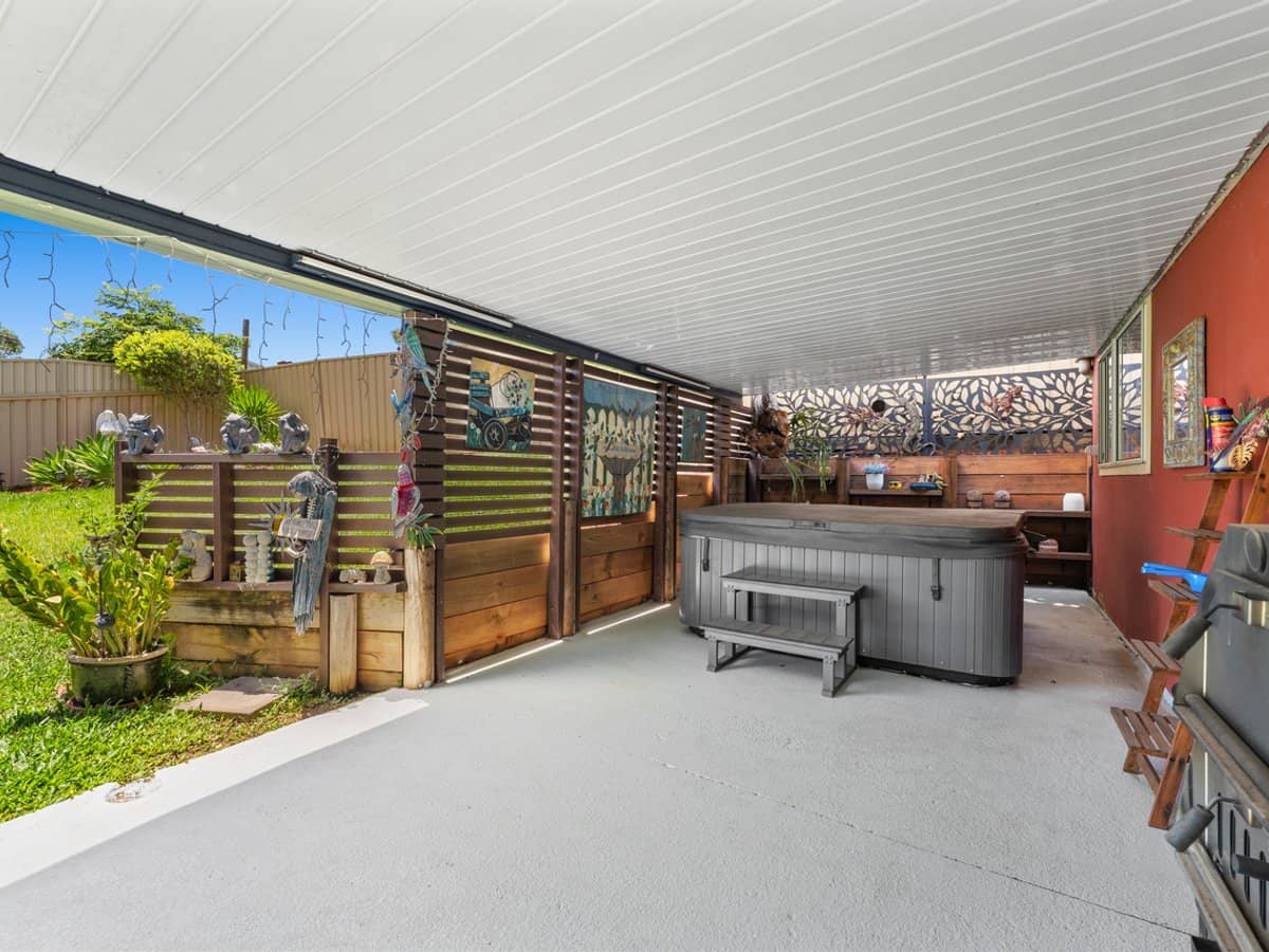 9 Cresthaven Drive, MORAYFIELD - Thumbnail 18