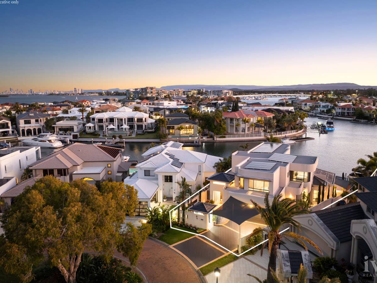 33 The Peninsula, Sovereign Islands - Thumbnail 3