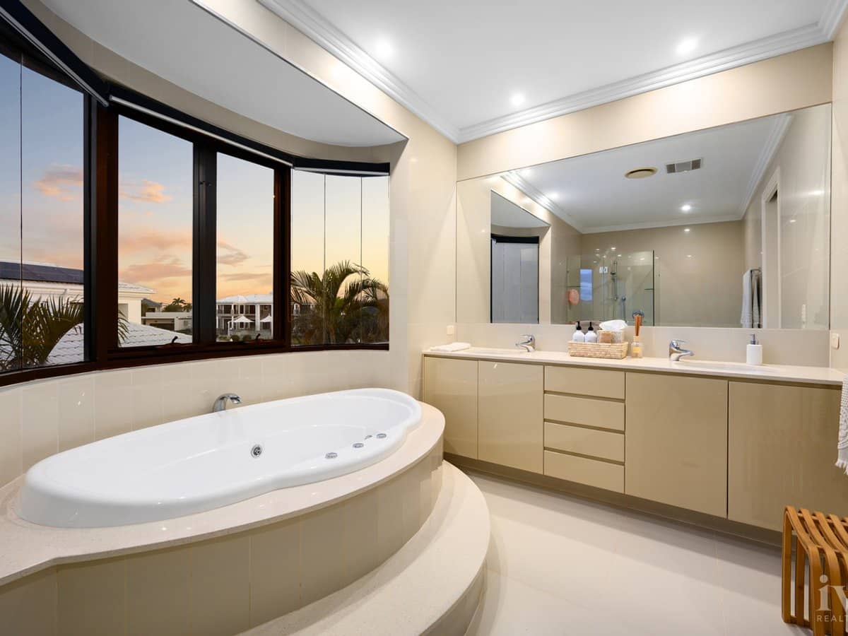 33 The Peninsula, Sovereign Islands - Thumbnail 16