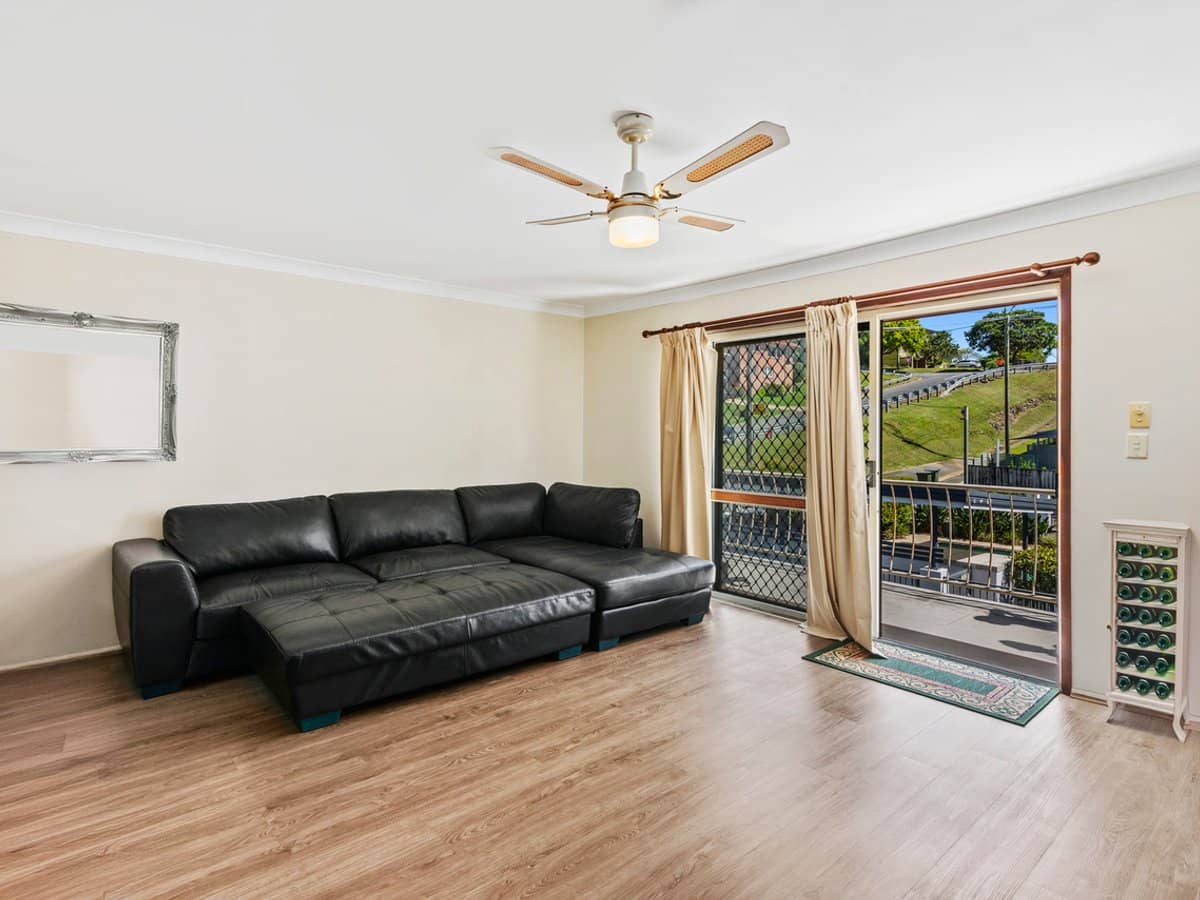 2/70 Mclean Street, COOLANGATTA - Thumbnail 2