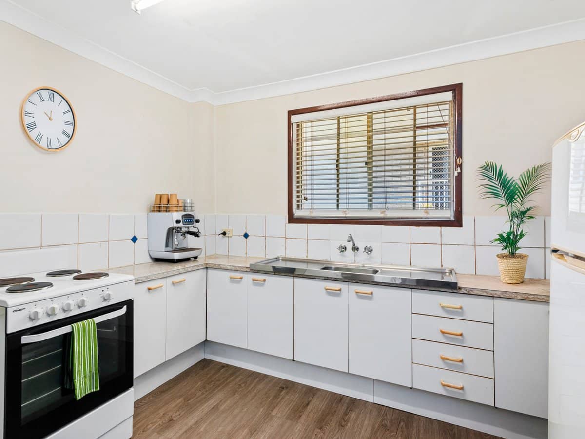 2/70 Mclean Street, COOLANGATTA - Thumbnail 4