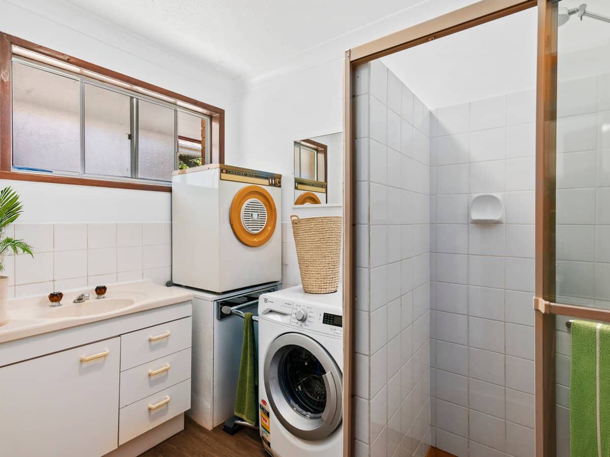 2/70 Mclean Street, COOLANGATTA - Thumbnail 5