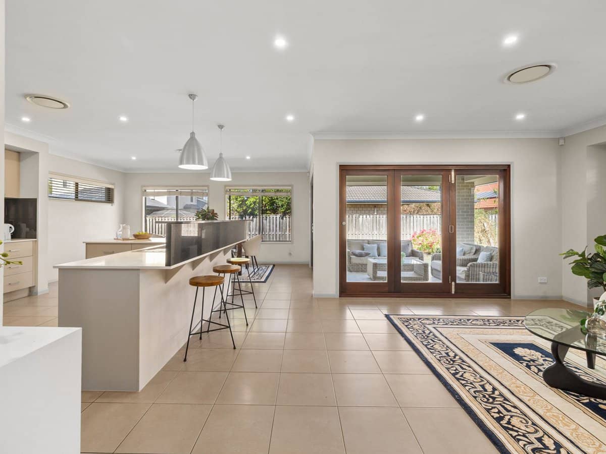 33 Pressland Street, CARSELDINE - Thumbnail 2