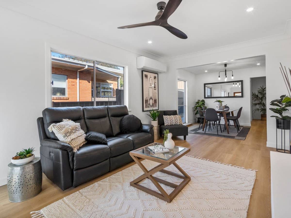 11 Megalong Street, Holland Park West - Thumbnail 3