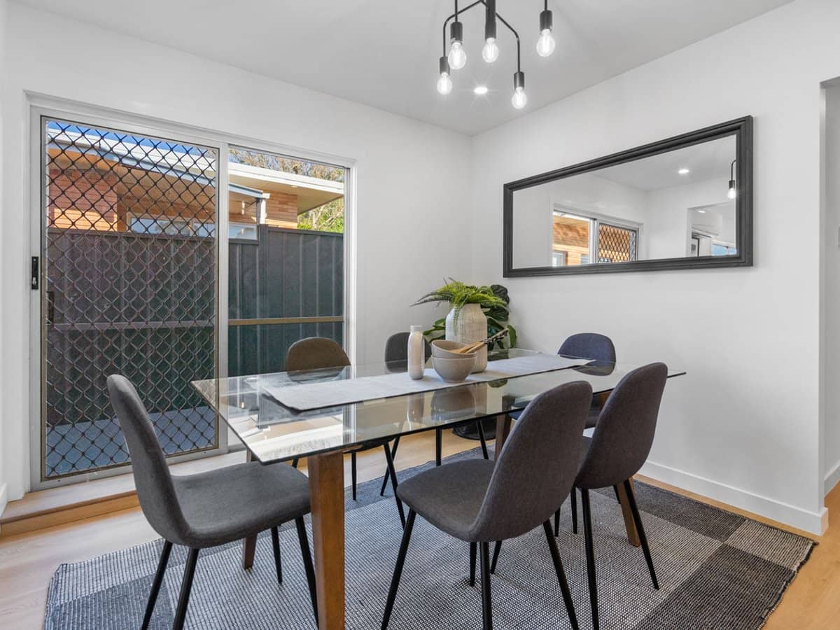 11 Megalong Street, Holland Park West - Thumbnail 4