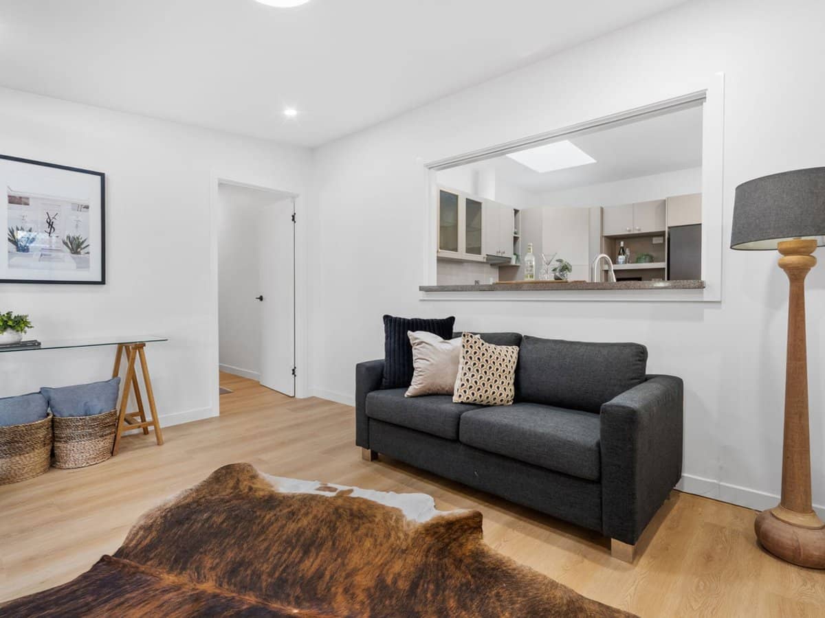 11 Megalong Street, Holland Park West - Thumbnail 5