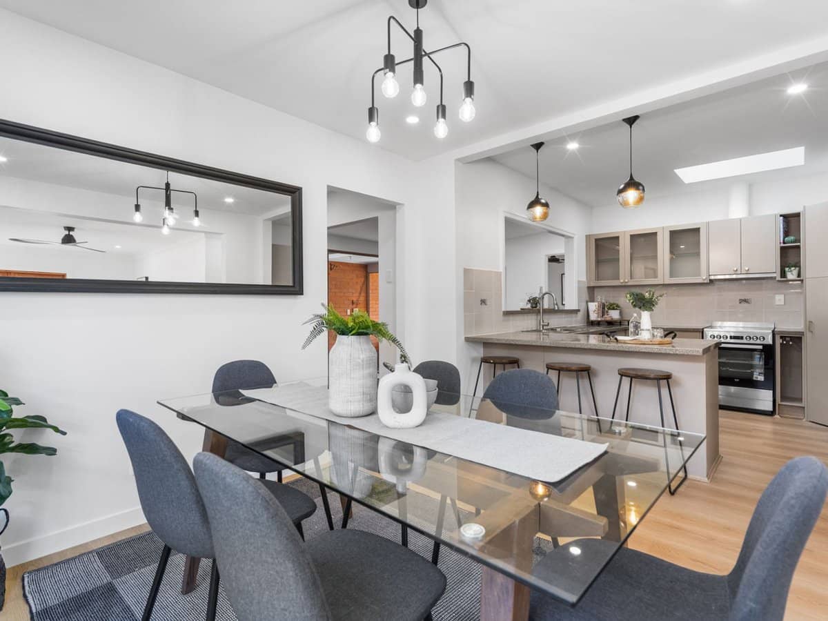 11 Megalong Street, Holland Park West - Thumbnail 6