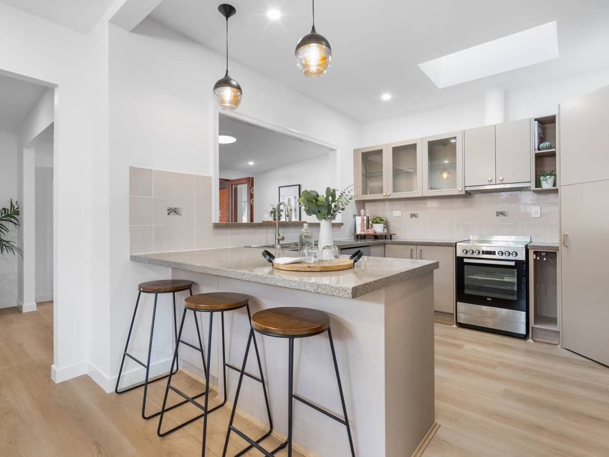 11 Megalong Street, Holland Park West - Thumbnail 7