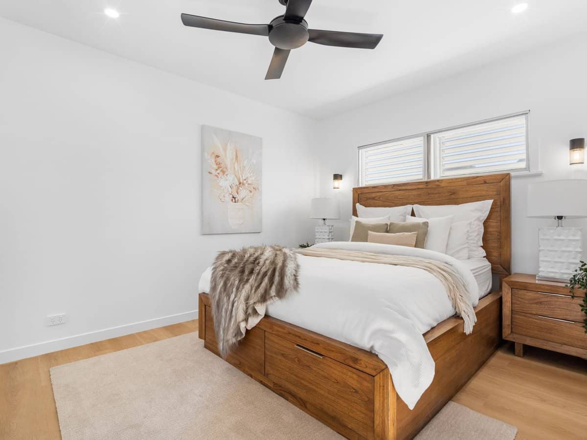 11 Megalong Street, Holland Park West - Thumbnail 9