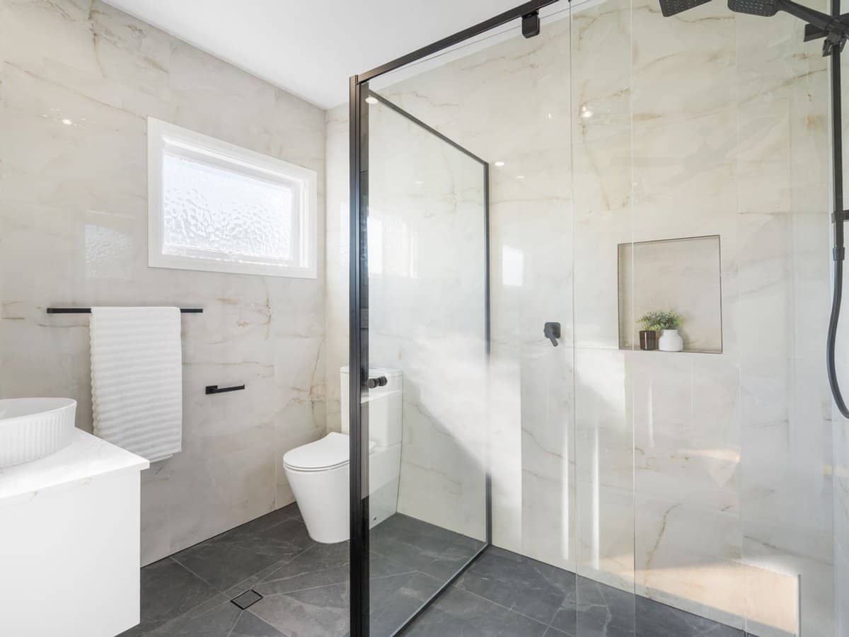 11 Megalong Street, Holland Park West - Thumbnail 11