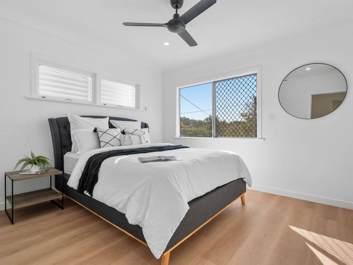 11 Megalong Street, Holland Park West - Thumbnail 12