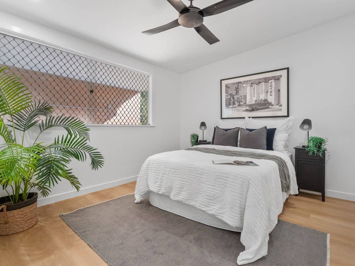 11 Megalong Street, Holland Park West - Thumbnail 13