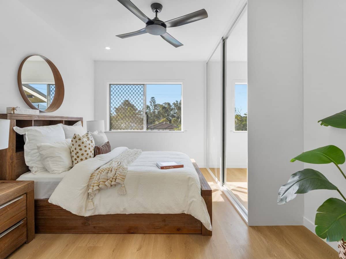 11 Megalong Street, Holland Park West - Thumbnail 14